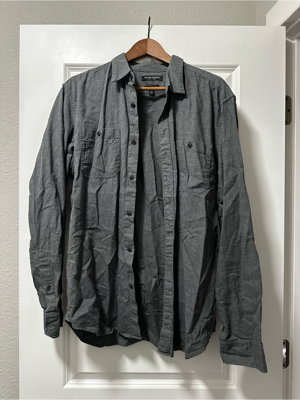Banana Republic Men's Dark Gray Long-Sleeve Button-Down Shirt